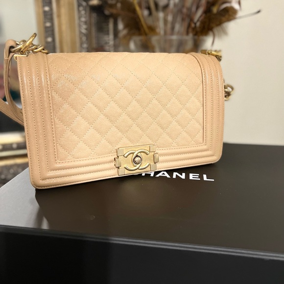 Chanel Medium Boy Bag - Picture 2 of 7